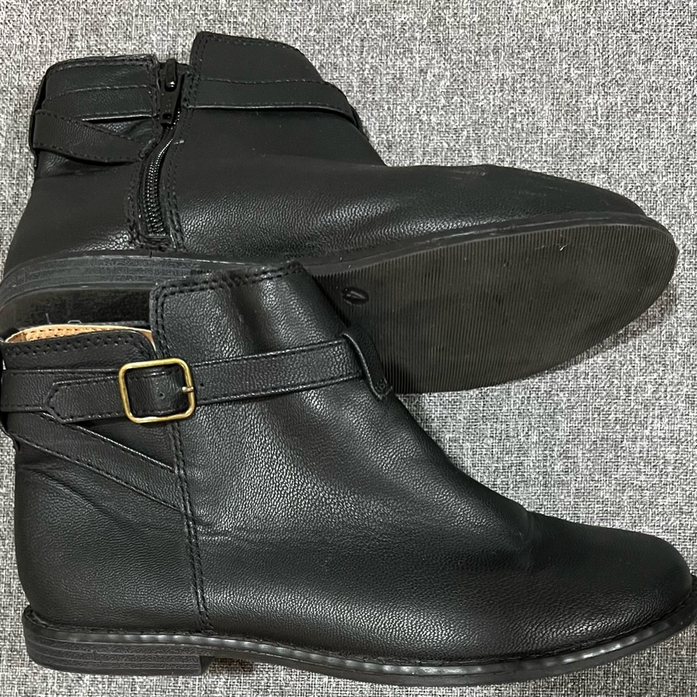 Gap Kids  Black Ankle Booties Shoes. Size 4